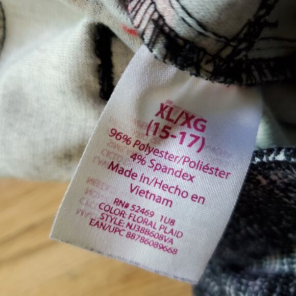 No Boundaries XL Black Plaid Floral Stretch Pants - Trendy & Versatile Design - Picture 5 of 5